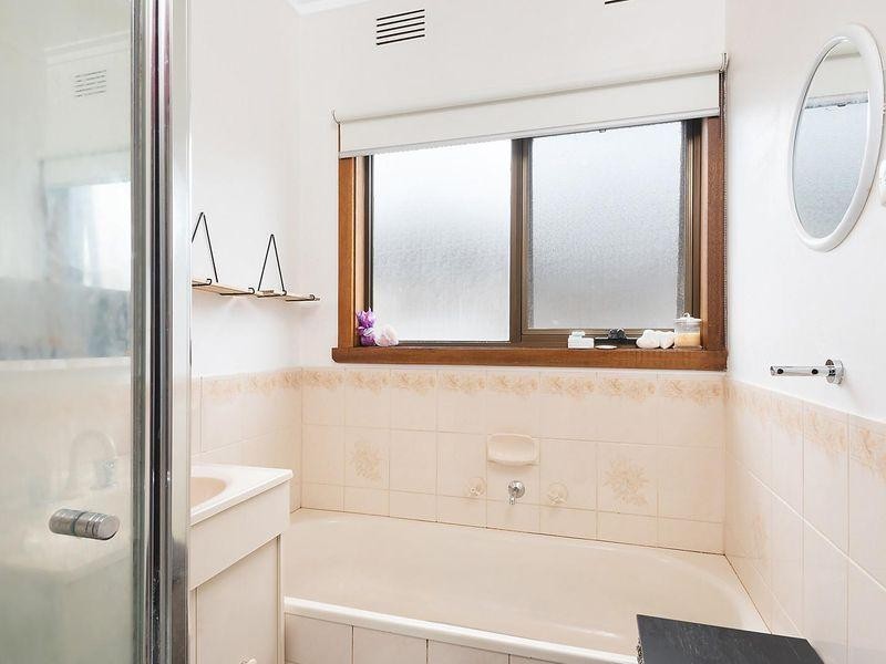 8 Curlew Crescent, Norlane VIC 3214