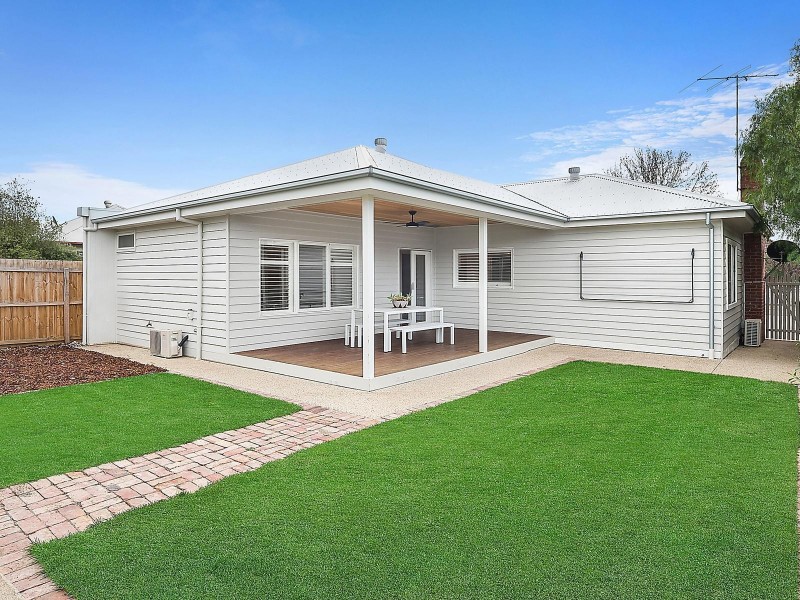 15 Trigg Street, Geelong West VIC 3218