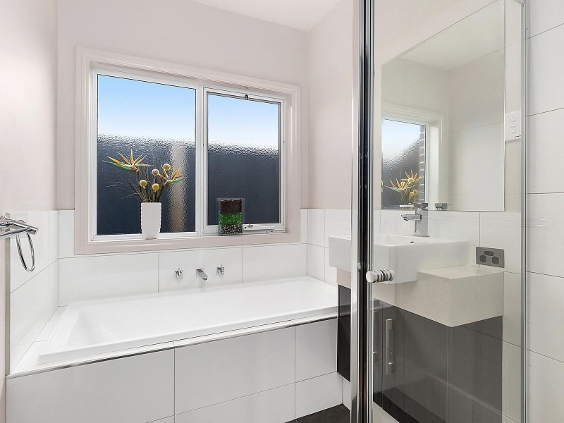 2/22 Torquay Road, Belmont VIC 3216