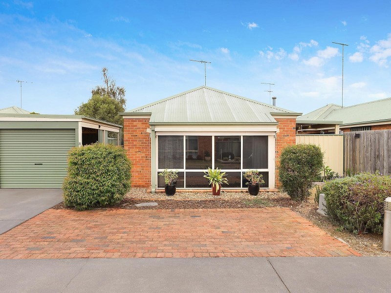 8/15-19 Thompson Street, Whittington VIC 3219