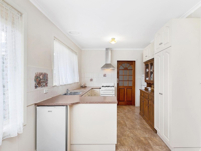 64 Fidge Crescent, Breakwater VIC 3219