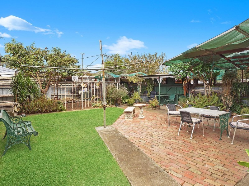 64 Fidge Crescent, Breakwater VIC 3219