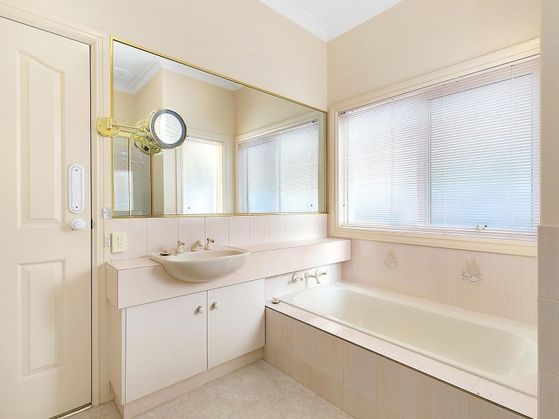 9 Rivington Court, Highton VIC 3216