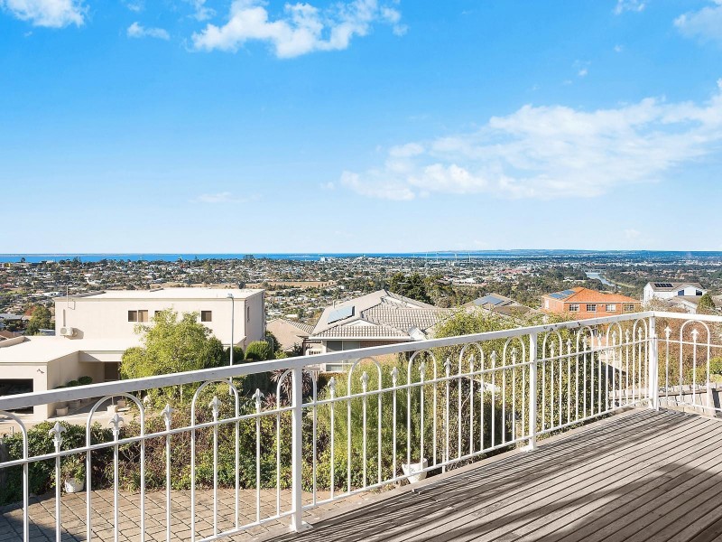 9 Rivington Court, Highton VIC 3216