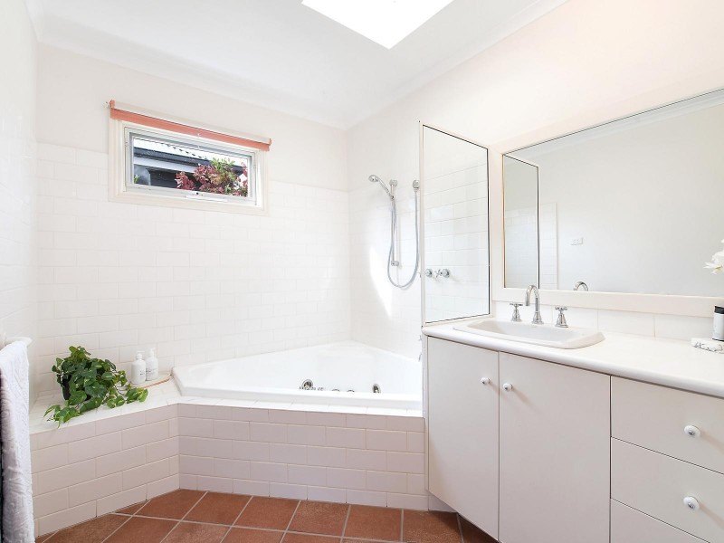 21 Roebuck Street, Newtown VIC 3220