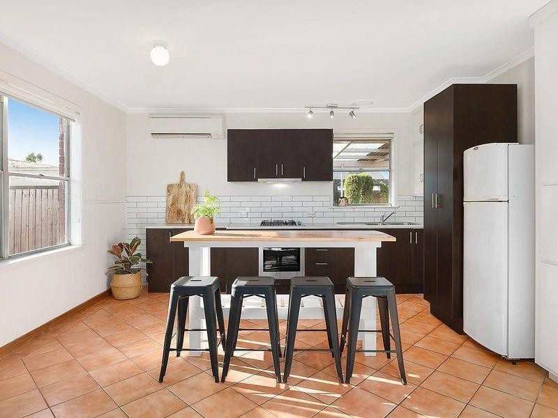 29 Hitchcock Street, Breakwater VIC 3219