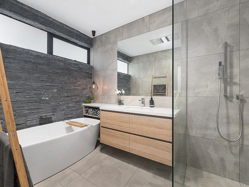 17 Reigate Road, Highton VIC 3216