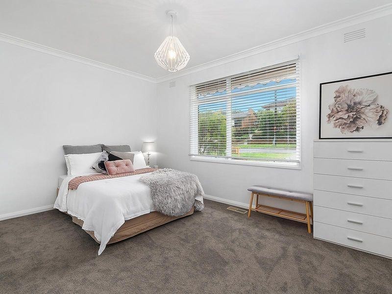 17 Reigate Road, Highton VIC 3216