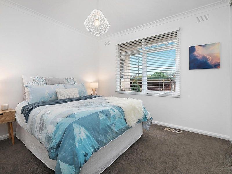 17 Reigate Road, Highton VIC 3216