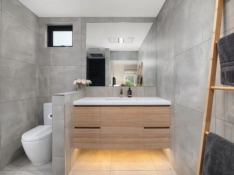 17 Reigate Road, Highton VIC 3216