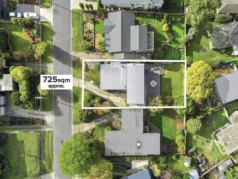 17 Reigate Road, Highton VIC 3216