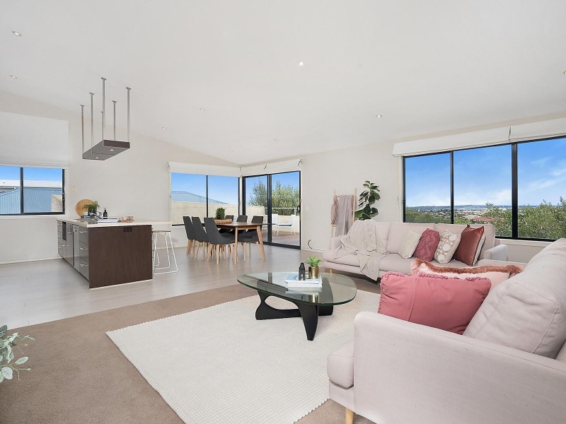 8 Shire Court, Highton VIC 3216