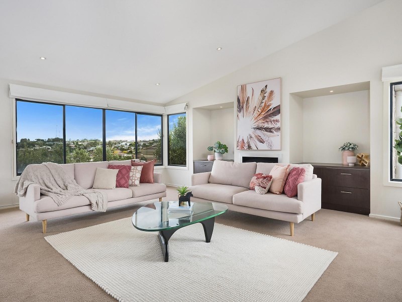 8 Shire Court, Highton VIC 3216