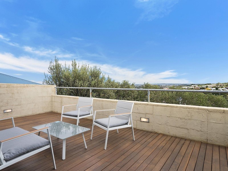 8 Shire Court, Highton VIC 3216