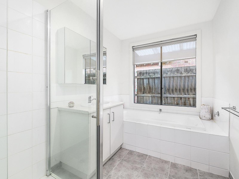 1/60 Bellarine Highway, Newcomb VIC 3219