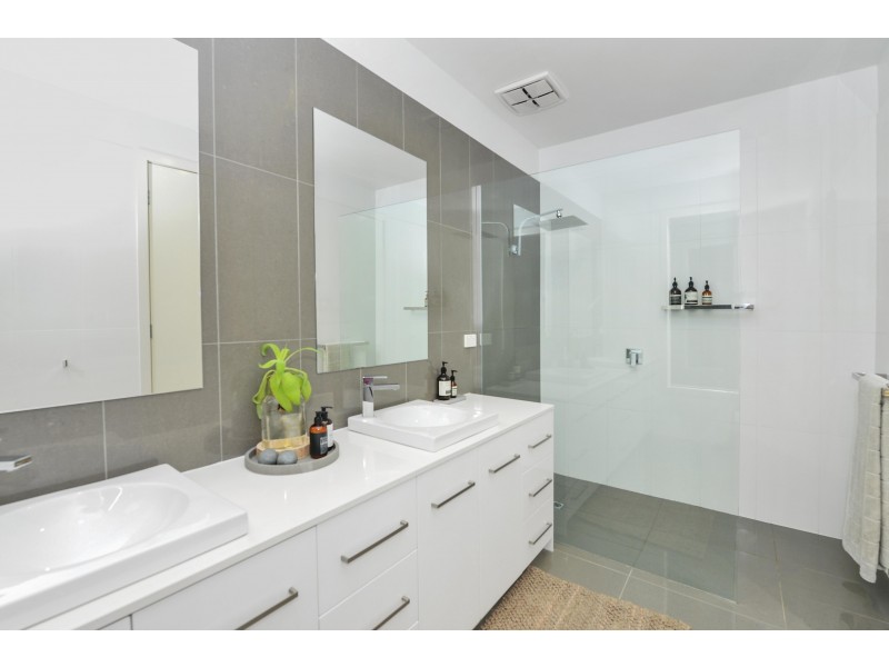 9 Hillclimb Drive, Leopold VIC 3224