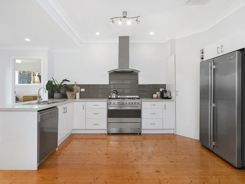 7 Bosanquet Avenue, Newtown VIC 3220