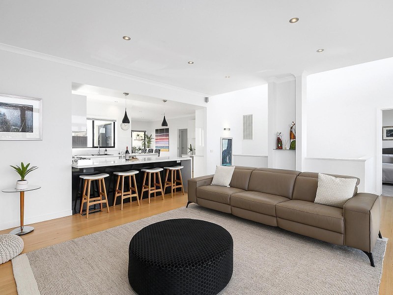 12 Hillary Court, Highton VIC 3216