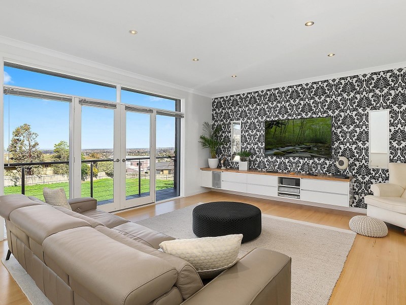 12 Hillary Court, Highton VIC 3216