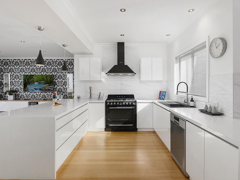 12 Hillary Court, Highton VIC 3216