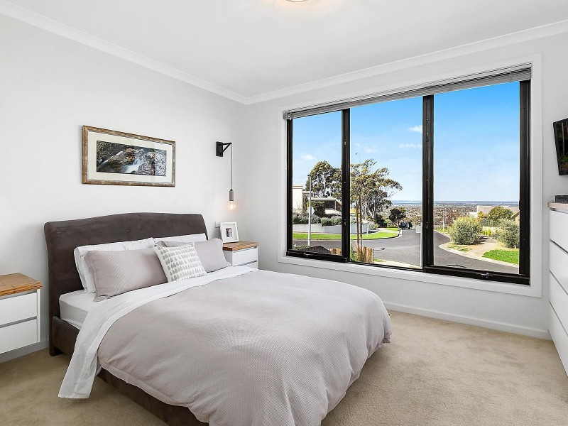 12 Hillary Court, Highton VIC 3216