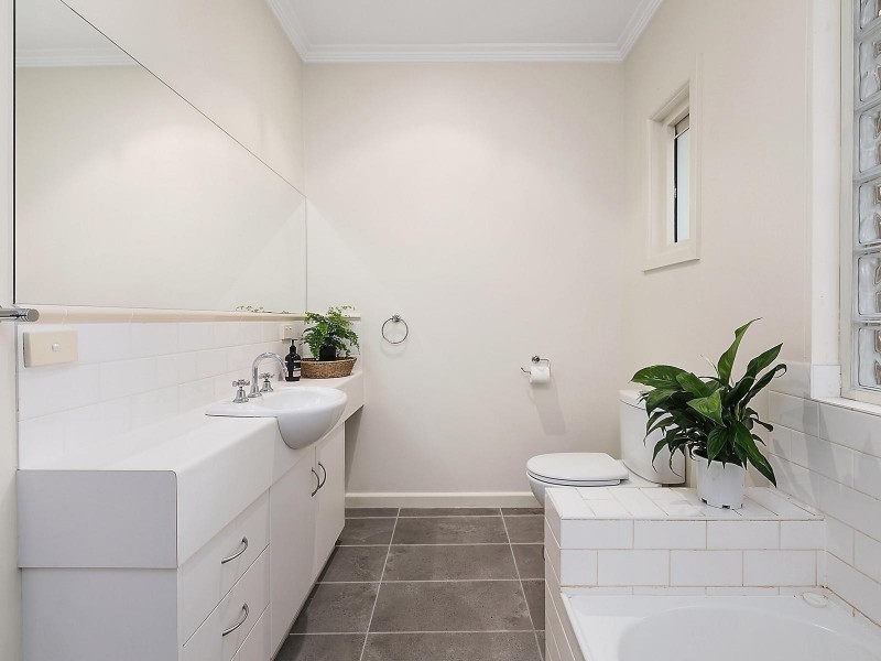 35 Sharp Street, Newtown VIC 3220