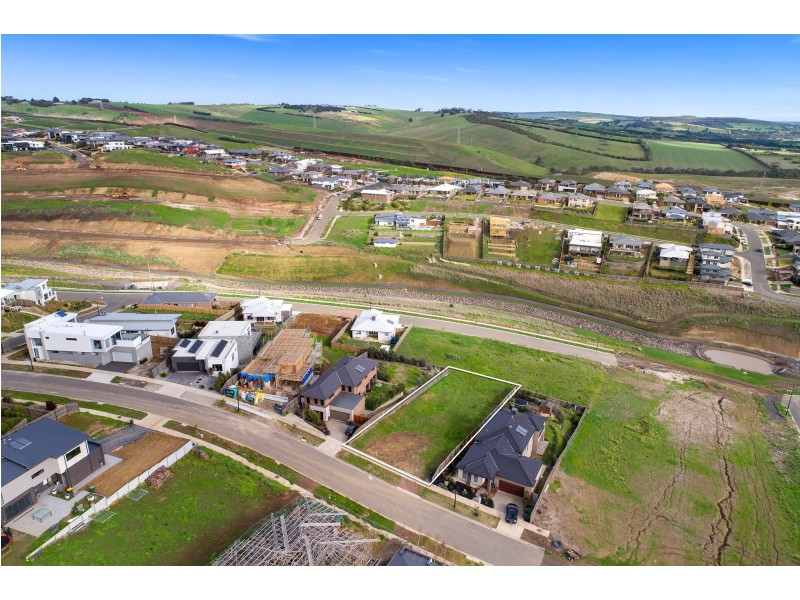 11 Morley Crescent, Highton VIC 3216