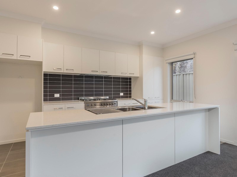 2/14 Bay Street, Rippleside VIC 3215
