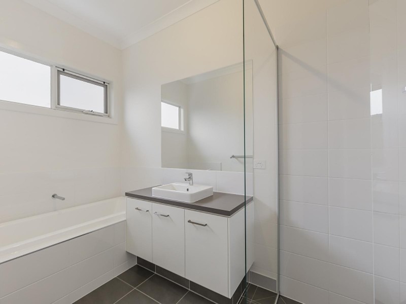 2/14 Bay Street, Rippleside VIC 3215