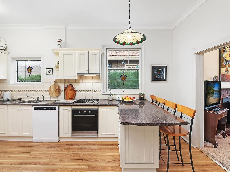 330 Shannon Avenue, Newtown VIC 3220