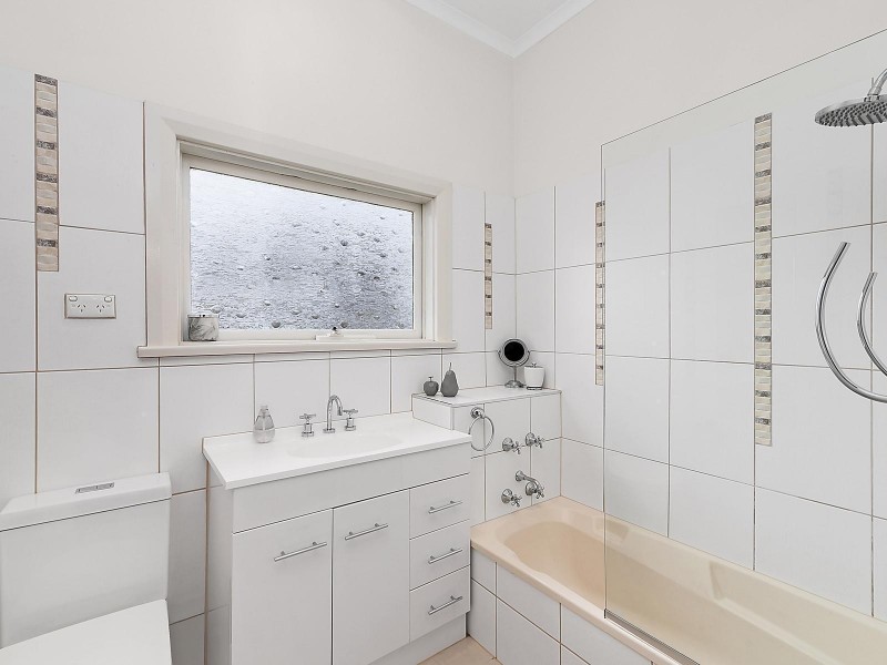 330 Shannon Avenue, Newtown VIC 3220