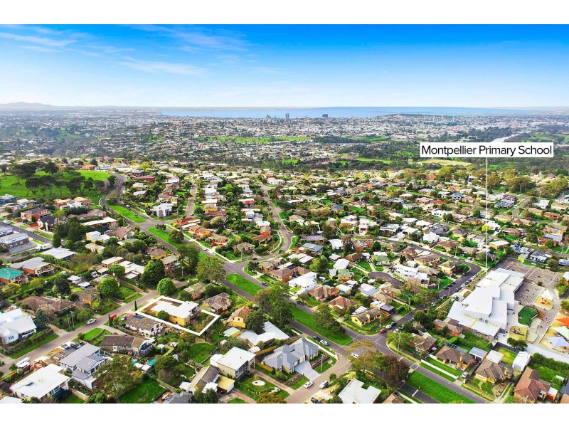 35 Reigate Road, Highton VIC 3216