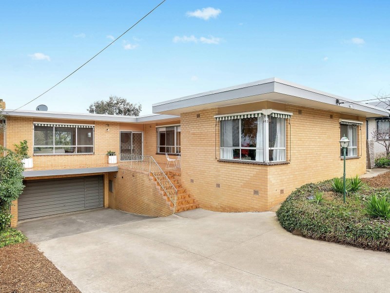 35 Reigate Road, Highton VIC 3216