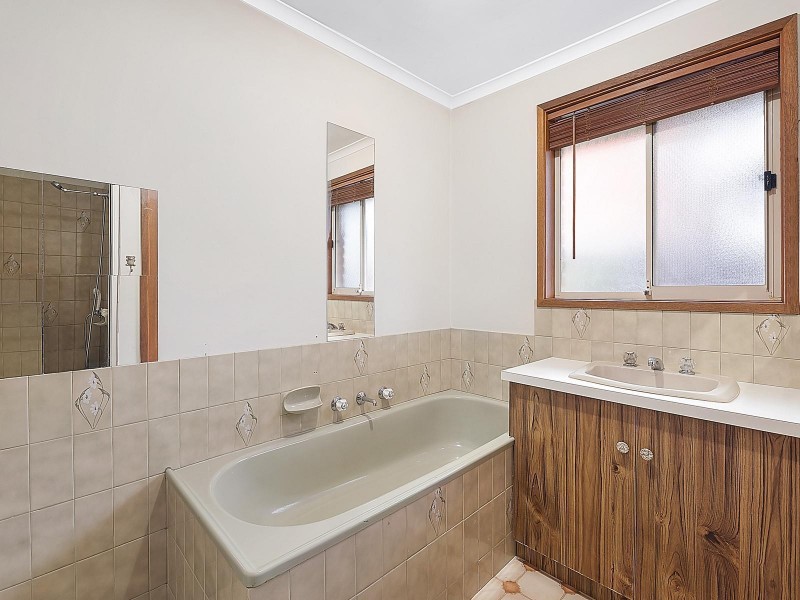 2/10 The Fairway, North Geelong VIC 3215
