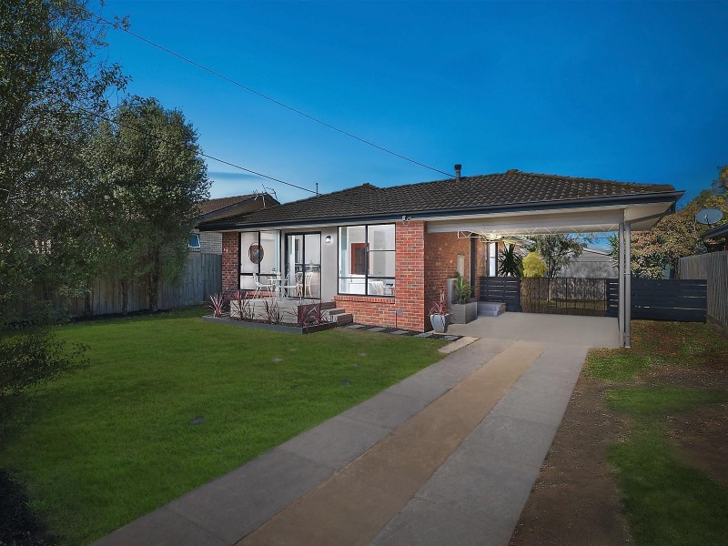 44 Fidge Crescent, Breakwater VIC 3219