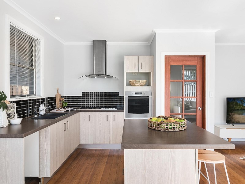 44 Fidge Crescent, Breakwater VIC 3219