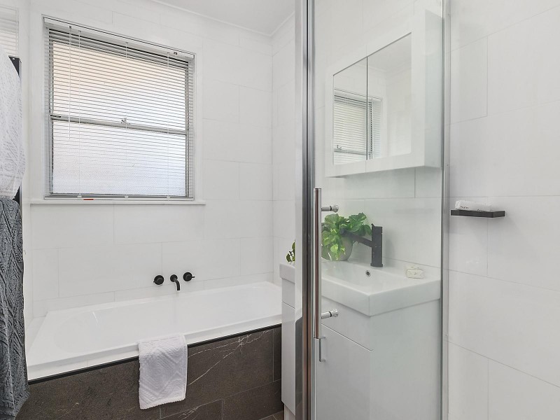 44 Fidge Crescent, Breakwater VIC 3219