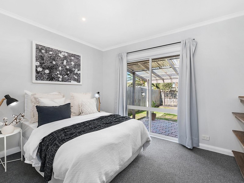 44 Fidge Crescent, Breakwater VIC 3219