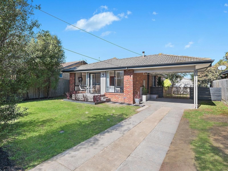 44 Fidge Crescent, Breakwater VIC 3219