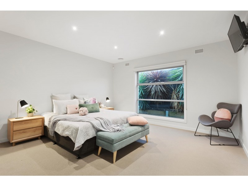 27 Highland Way, Leopold VIC 3224