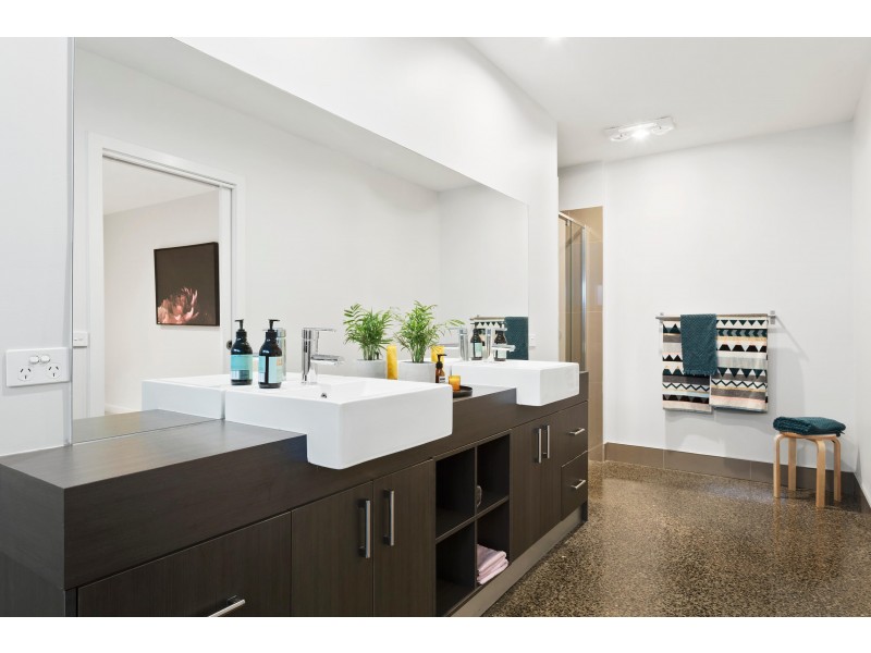 27 Highland Way, Leopold VIC 3224