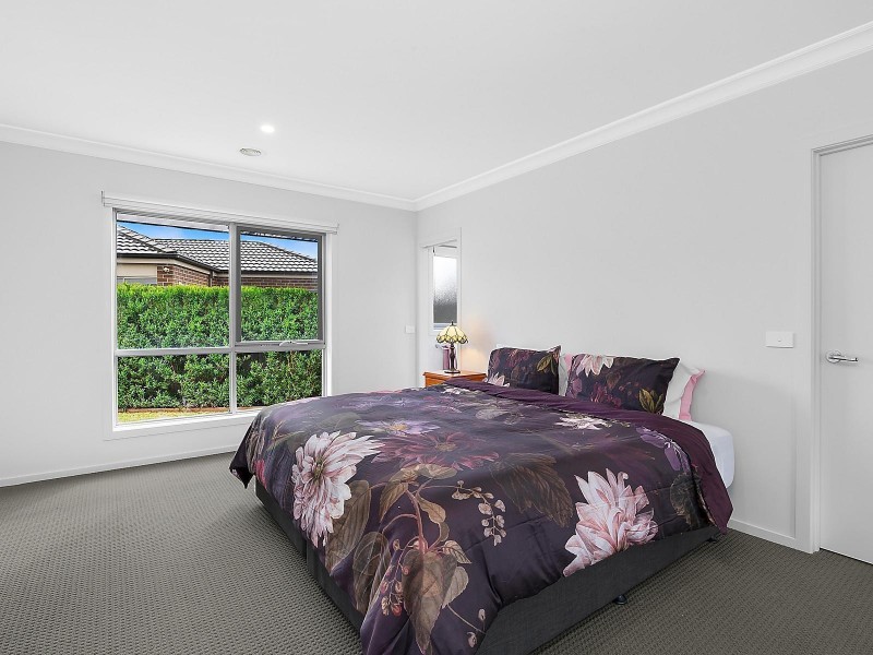 19 Westlakes Boulevard, Lara VIC 3212