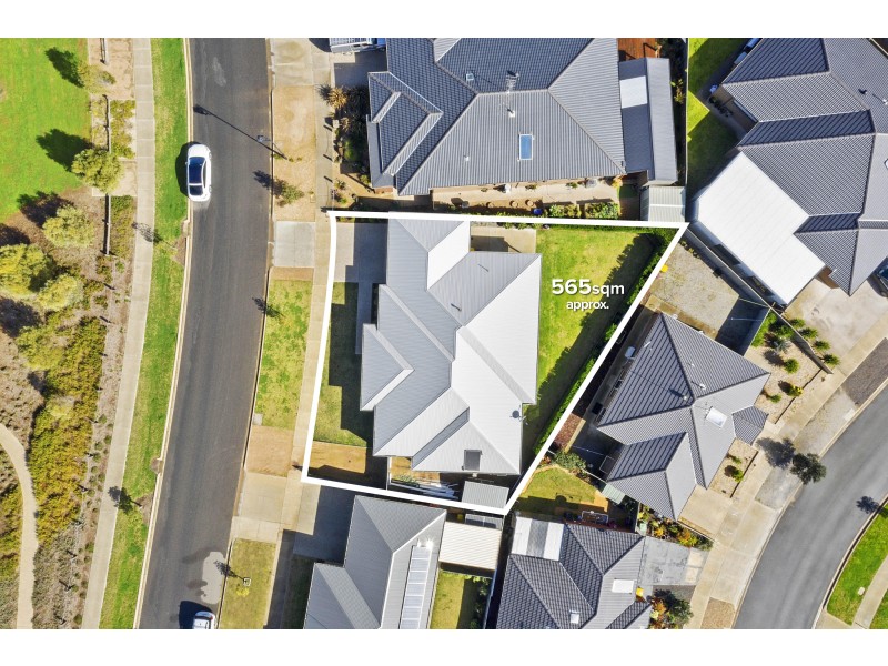 19 Westlakes Boulevard, Lara VIC 3212