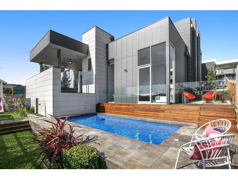 9 Stoneleigh Crescent, Highton VIC 3216