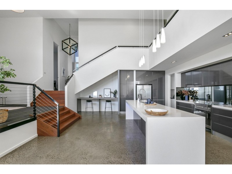 9 Stoneleigh Crescent, Highton VIC 3216