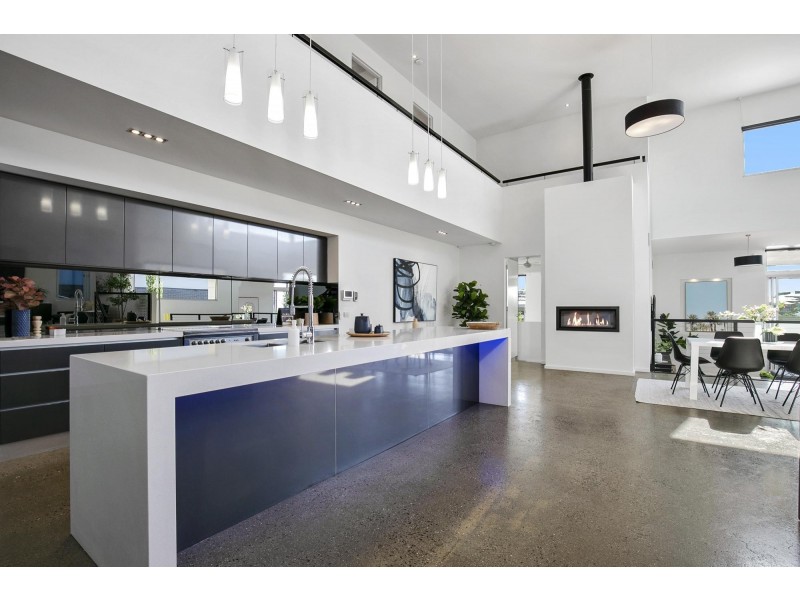 9 Stoneleigh Crescent, Highton VIC 3216