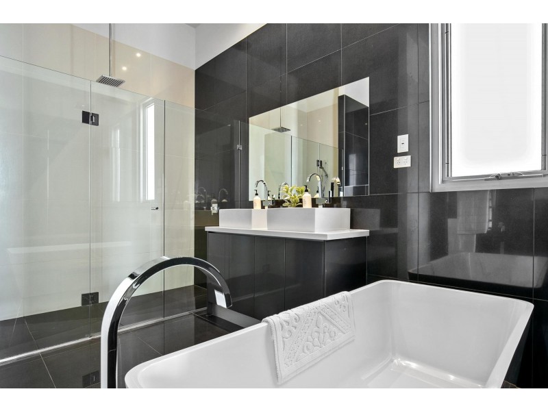 9 Stoneleigh Crescent, Highton VIC 3216