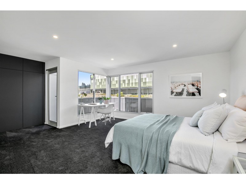 9 Stoneleigh Crescent, Highton VIC 3216