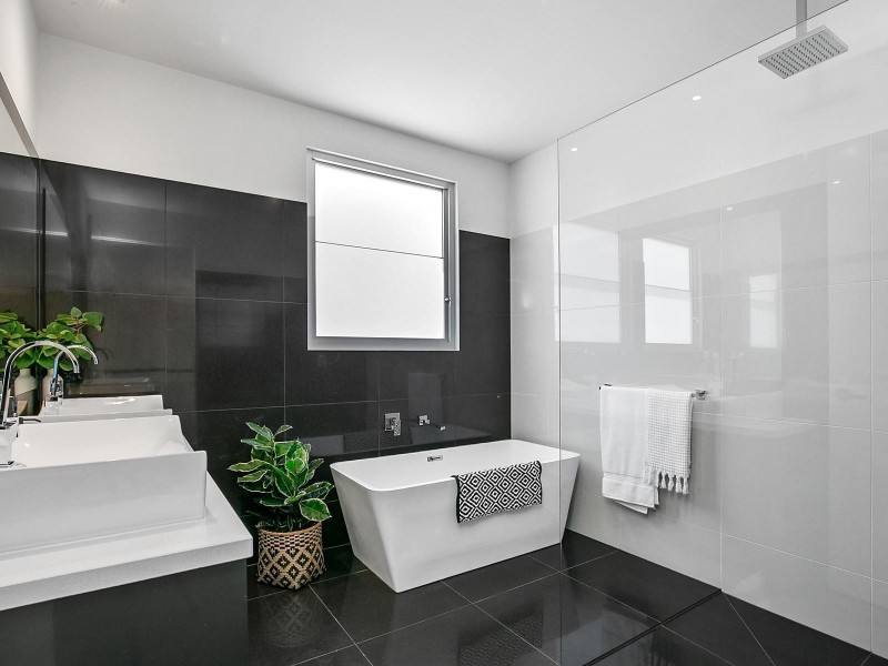 9 Stoneleigh Crescent, Highton VIC 3216