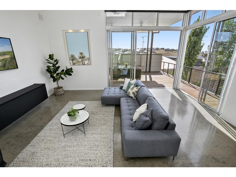 9 Stoneleigh Crescent, Highton VIC 3216